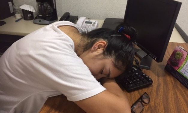 Uso excesivo de celulares y tablets, generan trastornos de sueño en niños.