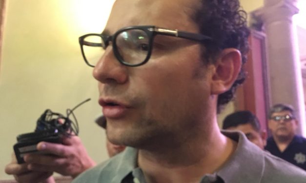 Revira Xavier Nava a críticas por responsabilidad en linchamientos.