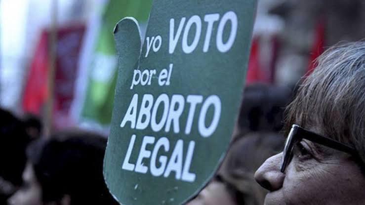 Es presentada reforma constitucional para permitir el aborto.