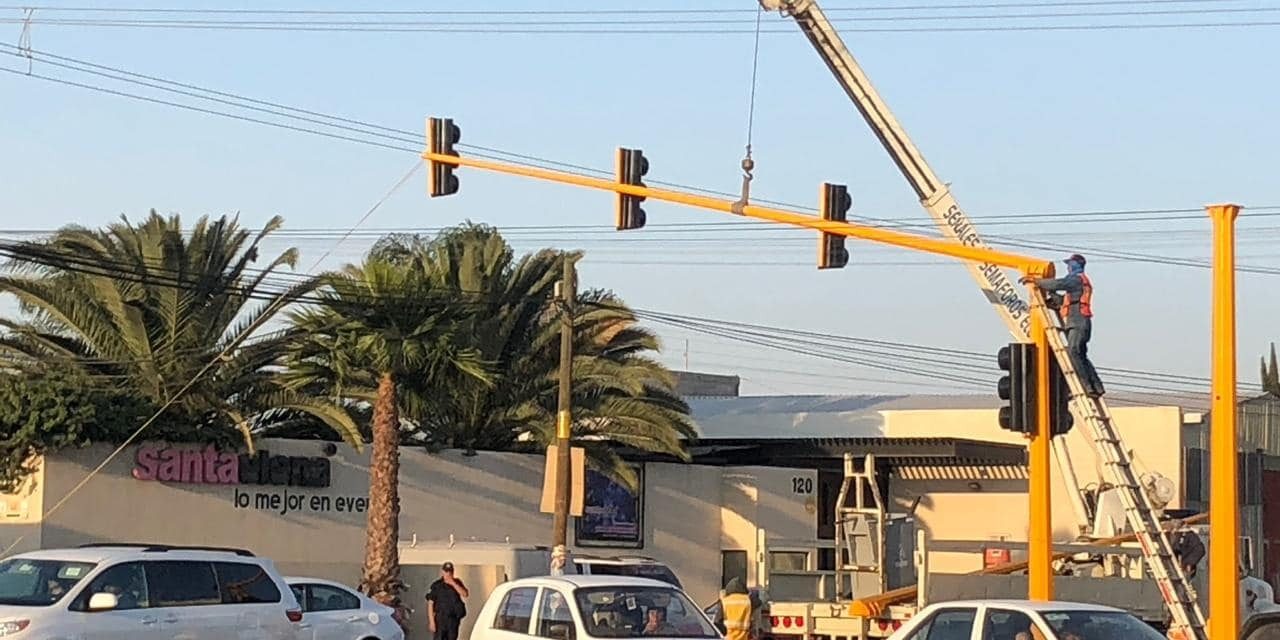 Habilita ayuntamiento soledense nuevos semáforos.