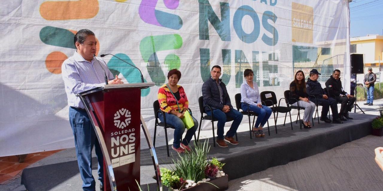 Gilberto Hernández inicia construcción de área deportiva