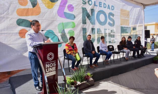 Gilberto Hernández inicia construcción de área deportiva