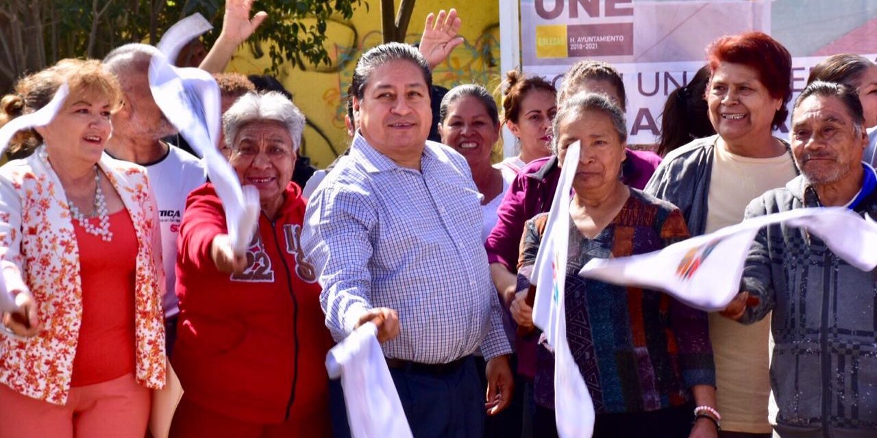 Gilberto Hernández inicia construcción de área deportiva