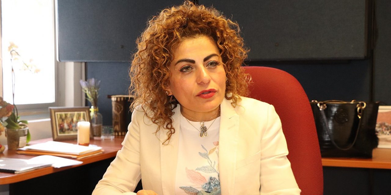 Administración navista comprometido con la educación para adultos