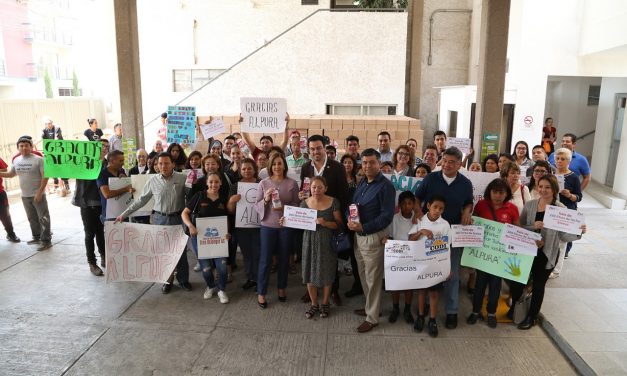 Entrega DIF Estatal leche para zonas marginadas.