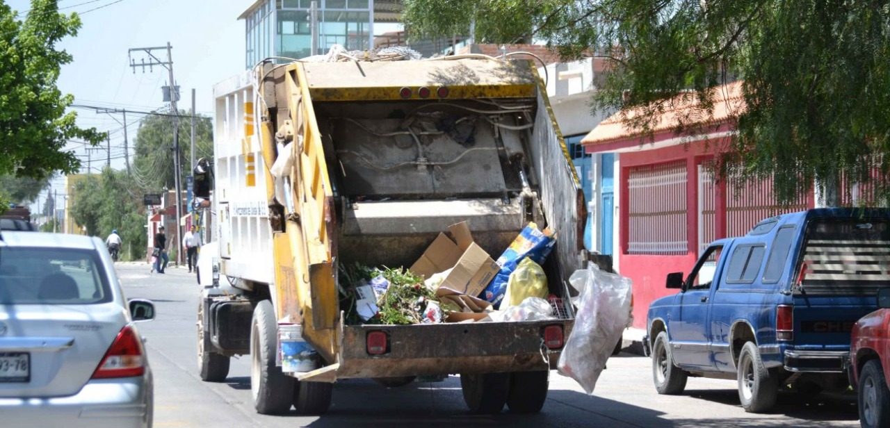 Recolecta Servicios Municipales 15 toneladas de basura en dos días de la FENAE.
