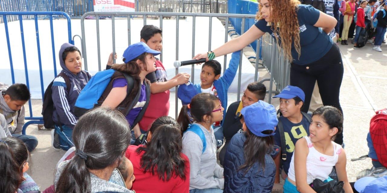 250 niños de la capital del estado, recorren sitios históricos de Soledad.