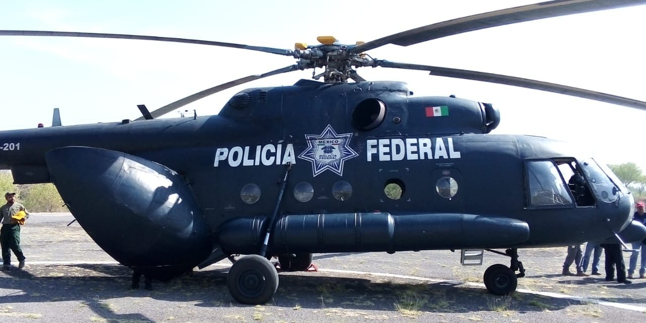 Refuerza helicóptero de PF trabajos contra incendio en Sierra de San Miguelito.