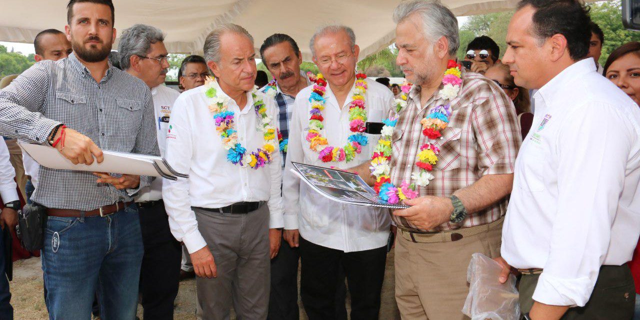 Visita Secretario de Turismo a SLP y ofrece infraestructura areoportuaria.