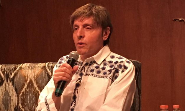 El cuenta cuentos Mario Iván Martínez estará en el Teatro de la Paz.