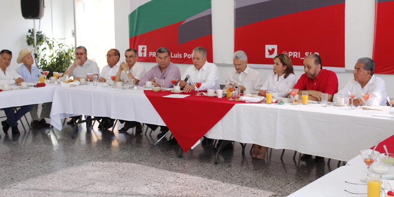 Buscan cerrar filas dirigencia estatal y ex legisladores del PRI.