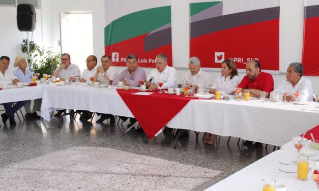 Buscan cerrar filas dirigencia estatal y ex legisladores del PRI.