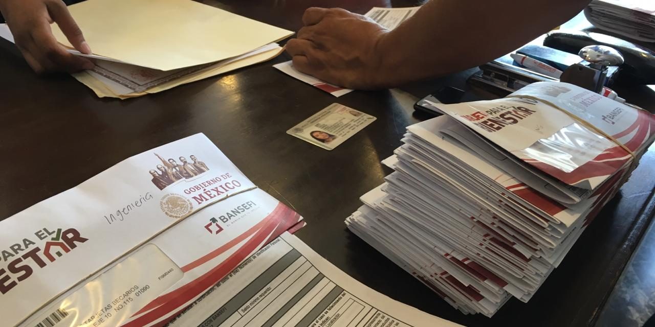 Protestan estudiantes por exclusión a becas del gobierno federal.