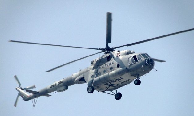 Se desploma helicóptero de la Semar cerca de San Luis Potosí.