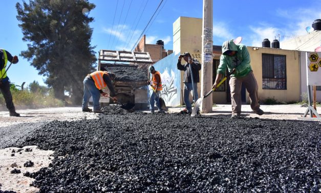 Avanza plan de bacheo en calles y avenidas importantes en Soledad.