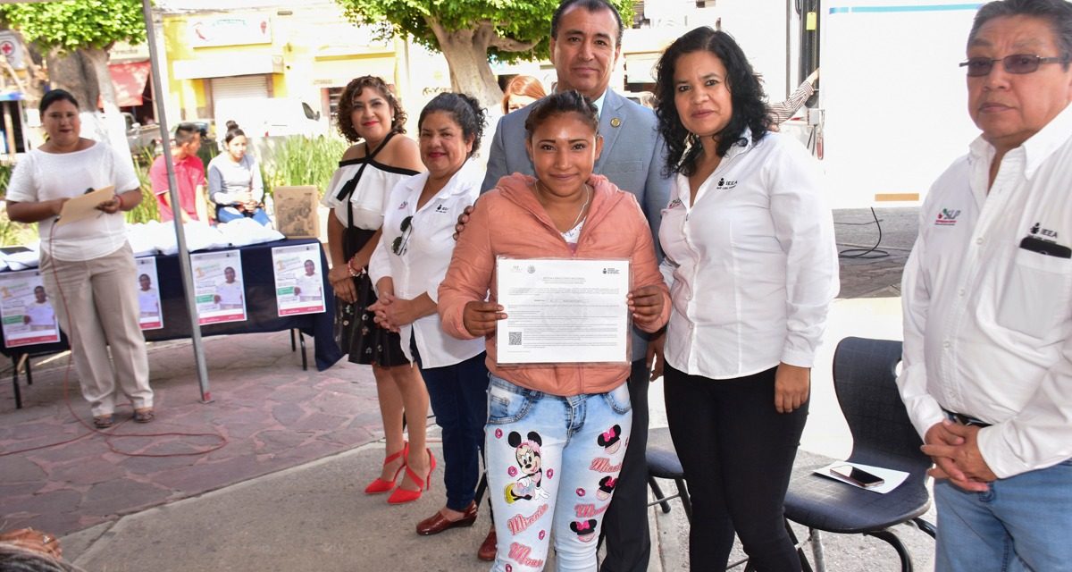 Signa ayuntamiento de Soledad convenio con IEEA.