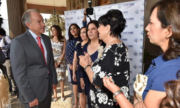 Acude JMCL a toma de protesta de Consejo Directivo de AMEXE en SLP.