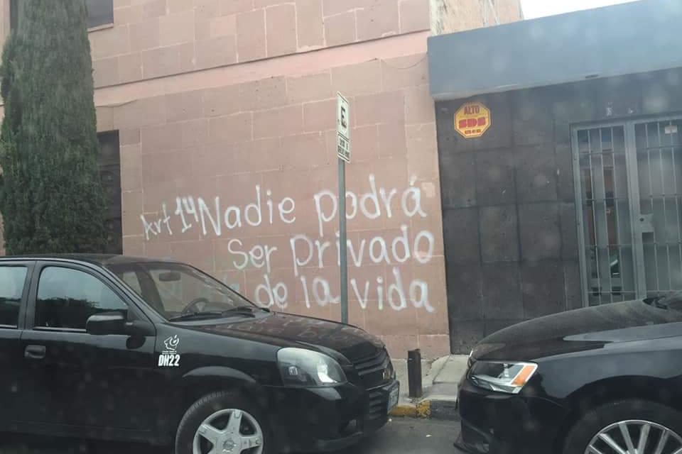 Vandalizan fachada de la CEDH.