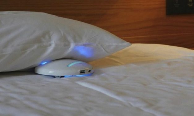 CleanseBot, el robot que mata las bacterias de la cama