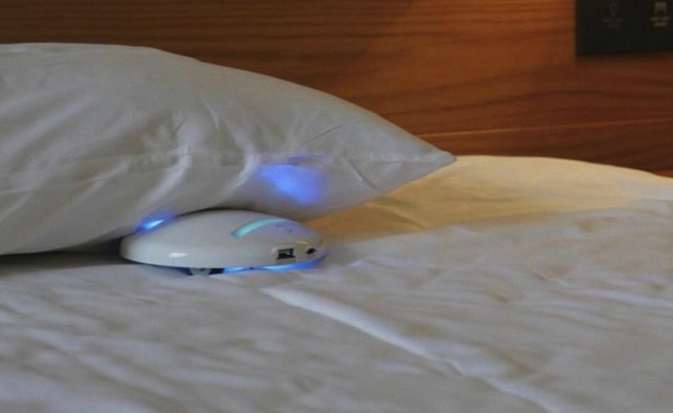 CleanseBot, el robot que mata las bacterias de la cama