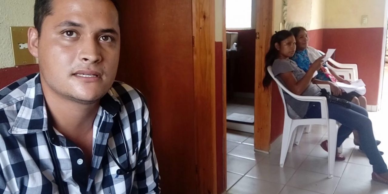 DIF de Aquismón brinda atención médica a familias vulnerables