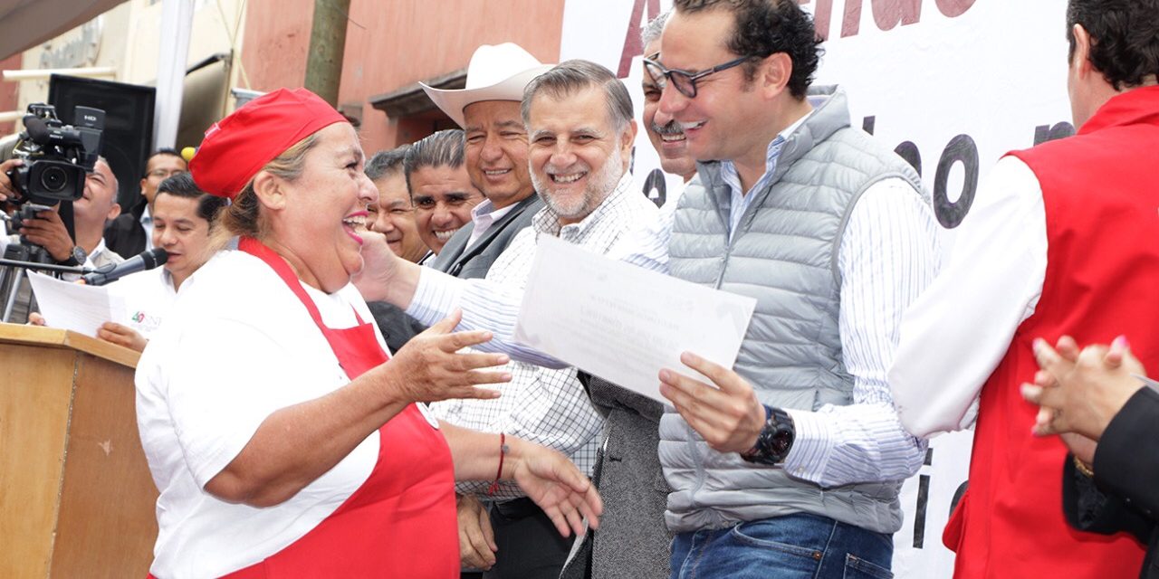 Inaugura Xavier Nava Feria del Empleo en Villa de Pozos