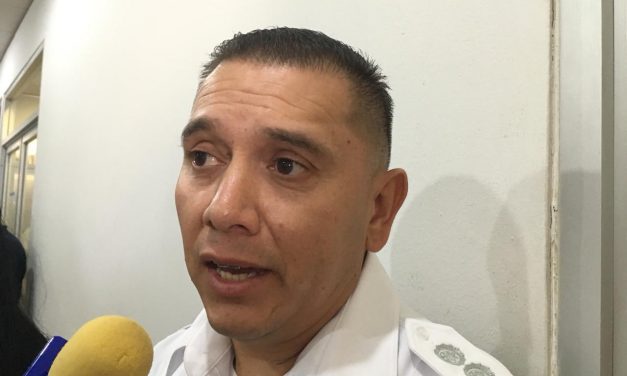 Detiene policía vial a 5 operadores del transporte urbano en mal estado.