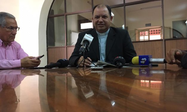 Padre y madre es lo que debe prevalecer en la formación de los menores, señala iglesia católica.