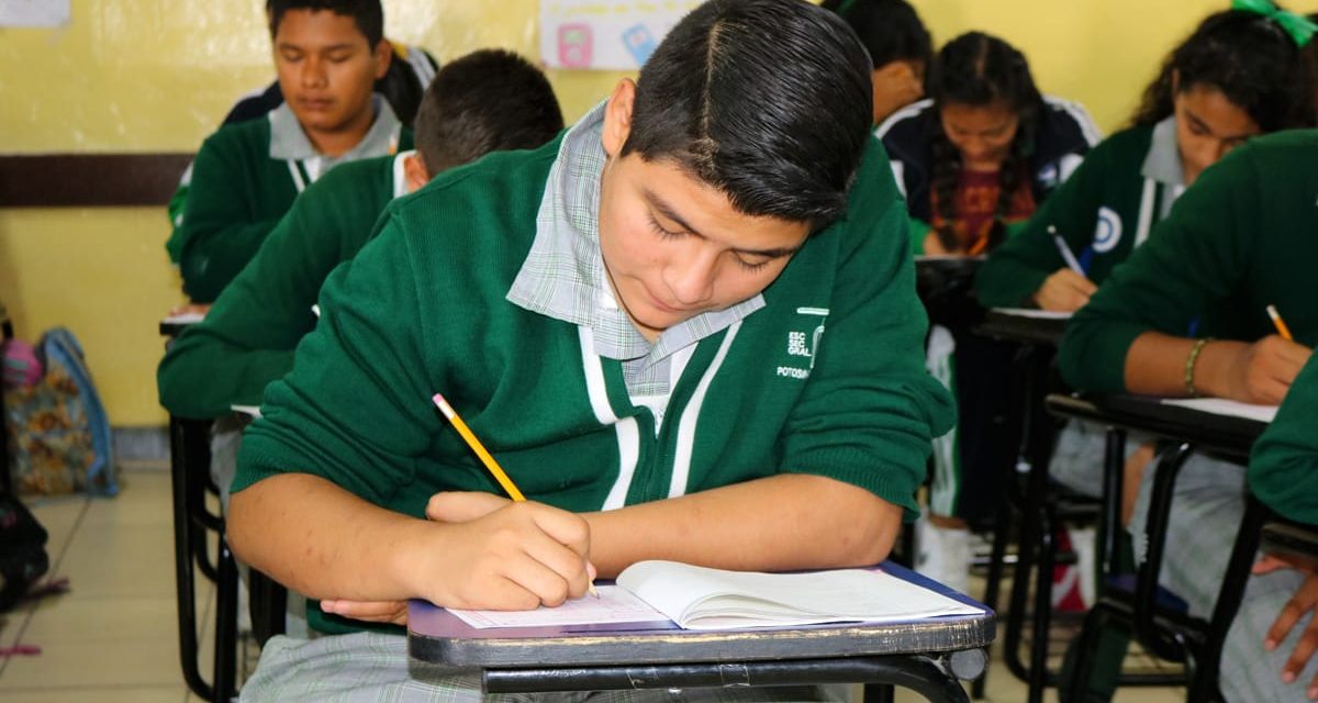 Más de 34 mil alumnos participan en prueba Planea secundaria 2019.