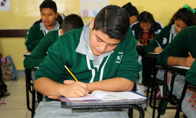 Más de 34 mil alumnos participan en prueba Planea secundaria 2019.