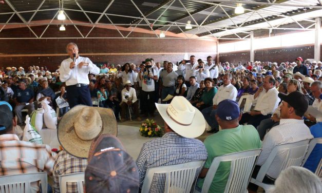 Entrega mandatario estatal seguro catastrófico en Salinas.
