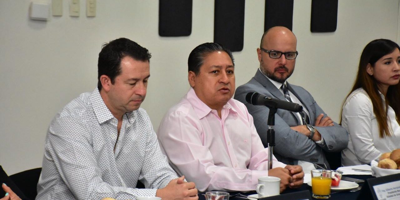 Presenta GHV a notarios moderno sistema catastral.