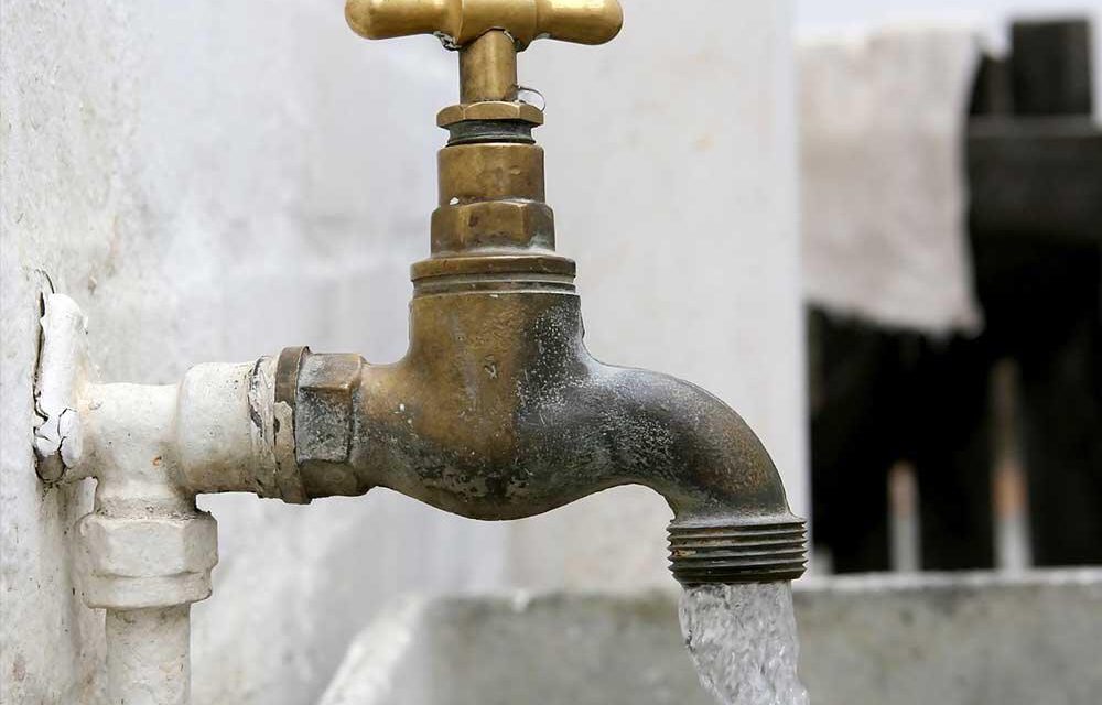 Investigación revela alto grado de flúor en agua que consumen potosinos.