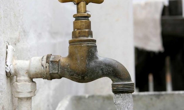 Investigación revela alto grado de flúor en agua que consumen potosinos.