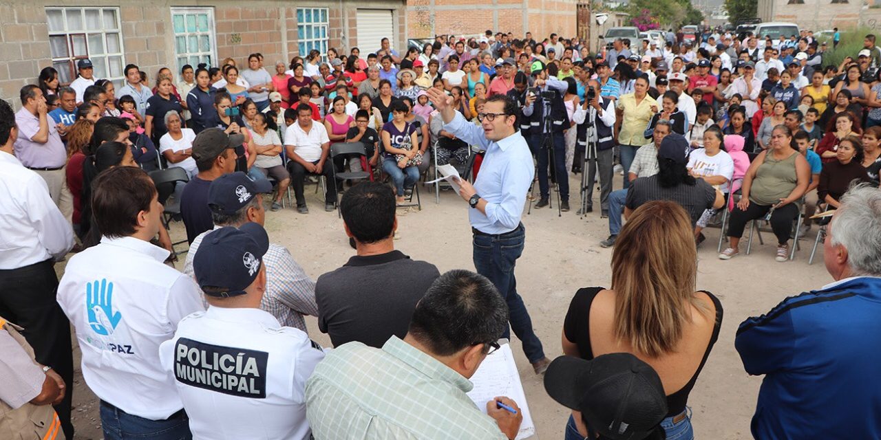 Anuncia Xavier Nava electrificación en Los Limones