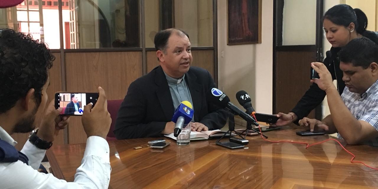 Respeto a símbolos católicos pide iglesia a grupos LGBTTTI.