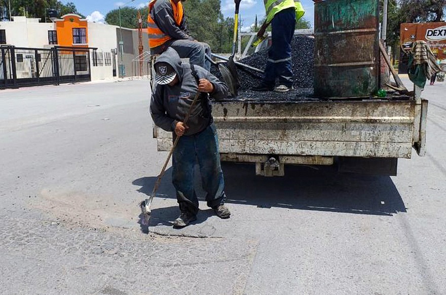 Intensifican acciones de bacheo en Soledad.