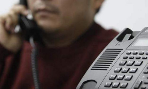 Aumentan llamadas falsas de menores a números de emergencia en temporada vacacional.