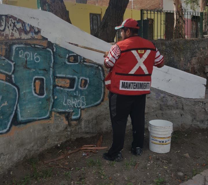 SEDUVOP realiza mantenimiento a Parque Lineal Españita.