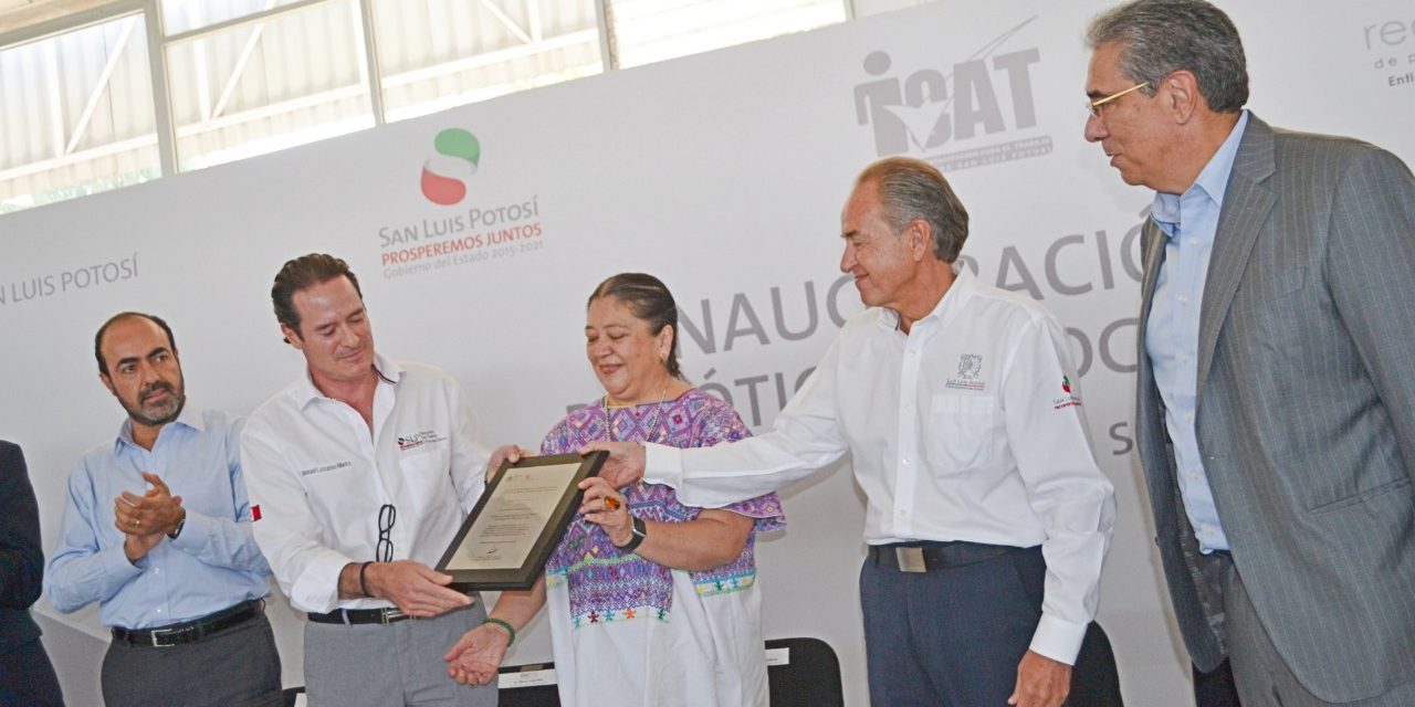 CONOCER entrega a ICAT cedula de acreditación y evaluación.