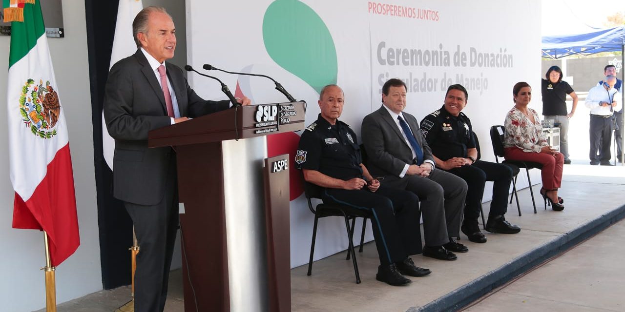 Gobernador y Cónsul General de EUA inauguran simulador de manejo en ASPE.