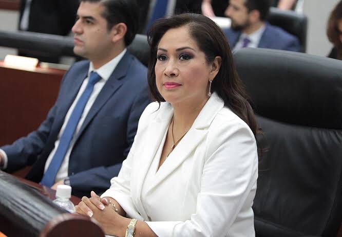 Pretenden que Sonia Mendoza firme un contrato con fecha pasada