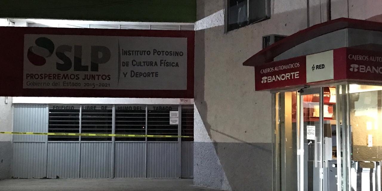 Frustran policías municipales de la capital robo de cajero automático