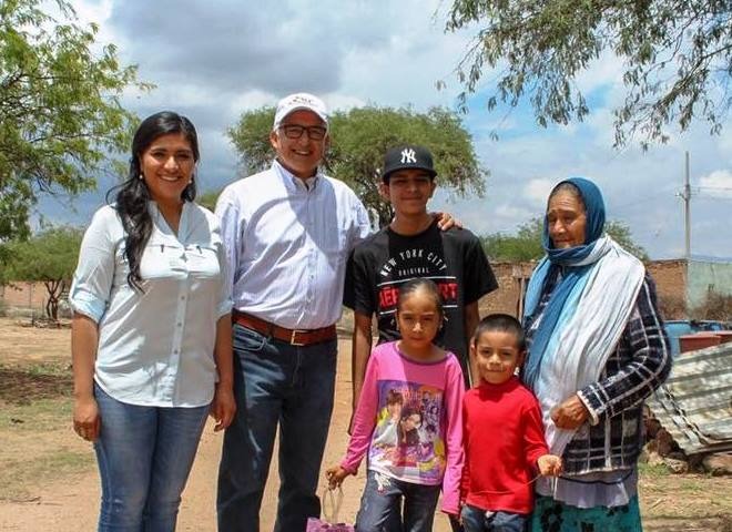 Trabaja gobierno de Carreras en erradicar carencias de potosinos.