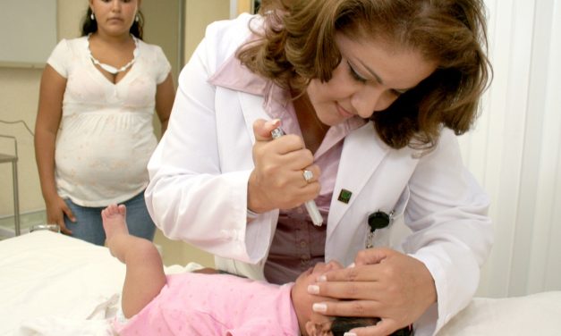 IMSS recomienda atender a tiempo la meningitis.