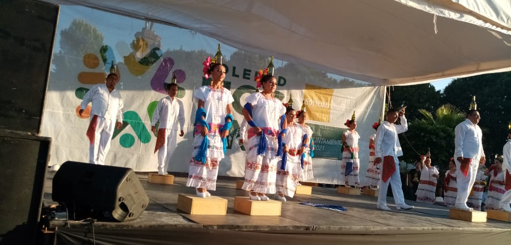 Un éxito la presentación del grupo de danza folclórica “Raíces de mi pueblo”