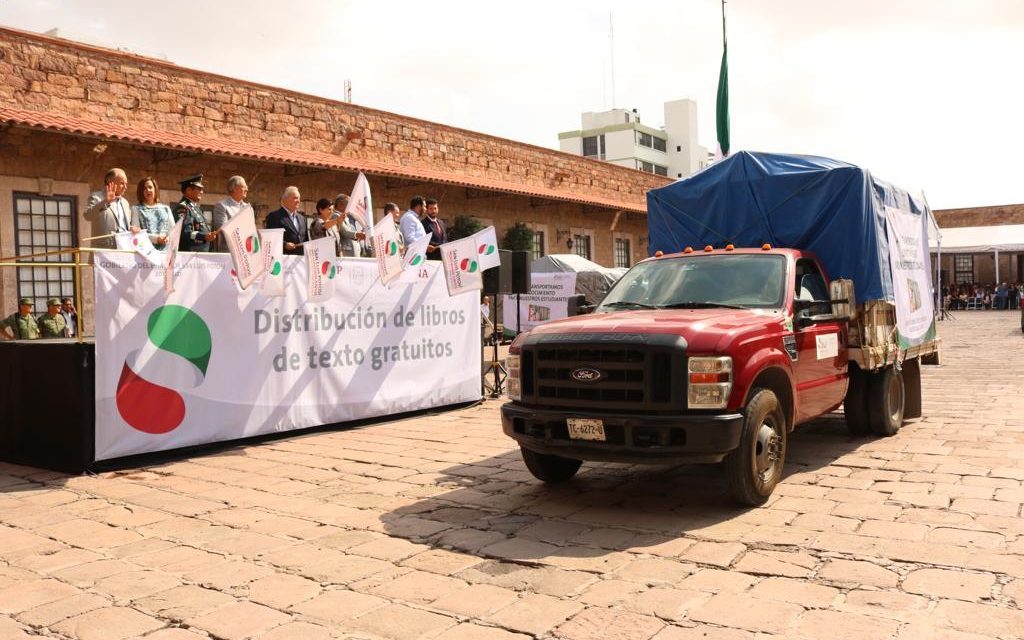 Dan banderazo de salida para distribuir más de 4 millones de libros de texto gratuito para SLP
