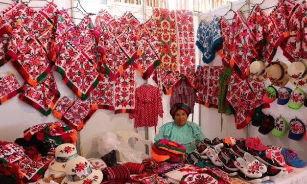 Apoya gobierno estatal a 250 artesanos durante la Fenapo.
