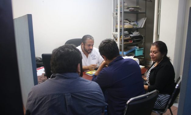 Formaliza comerciante afectada por desalojo,  queja ante la CEDH.