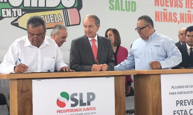 Bailan alumnos y funcionarios en arranque de ciclo escolar.
